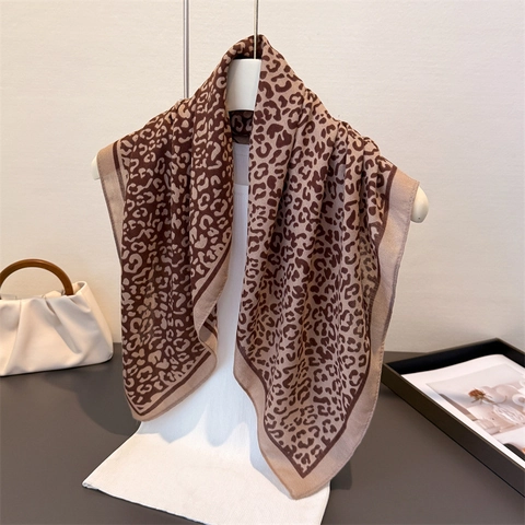 Sciarpa Quadrata Con Stampa Leopardata Di Moda Motivo A Spina Di Pesce In Poliestere Accessorio Versatile Da Donna Stile Boho