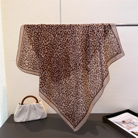 Sciarpa Quadrata Con Stampa Leopardata Di Moda Motivo A Spina Di Pesce In Poliestere Accessorio Versatile Da Donna Stile Boho