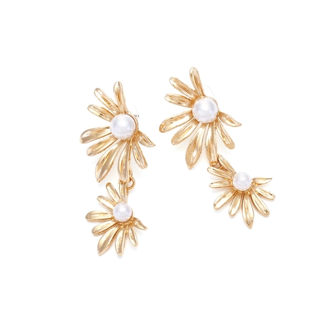 Vintage Gold Alloy Daisy Flower Drop Earrings With Faux Artificial Pearls Elegant Floral Dangle Jewelry For Women