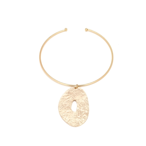 Gehämmertes Struktur Legierung Torque Halskette Unregelmäßiger Hohler Ovaler Anhänger Choker Moderne Mode Schmuck