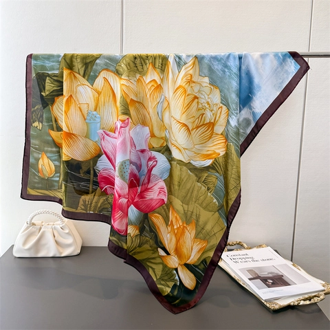 Foulard Carré Élégant Pour Femmes En Satin Polyester Satin Artificielle Imprimé Lotus Floral Grand Châle Accessoire De Mode