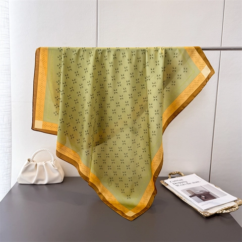 Foulard Quadrato Con Stampa Floreale Geometrica E Catena Raso Sintetica Elegante Scialle In Raso Per Donna Versatile