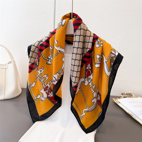 Foulard Carré Femme Polyester Aspect Satin Imprimé Équestre Rétro Motif Mors Chaîne Élégant Col