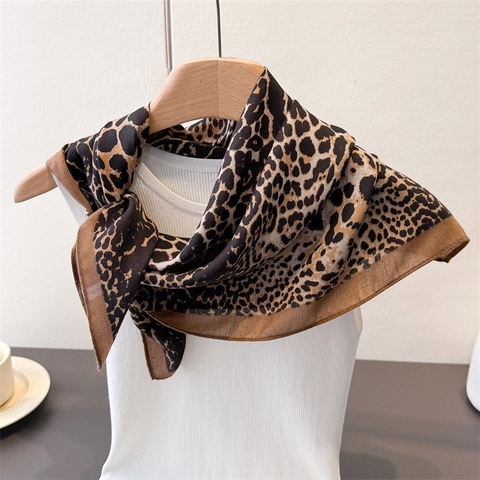 Leopard Print Square Scarf Satiny Polyester Bandana Vintage Neck Kerchief Fashion Headwrap For Women