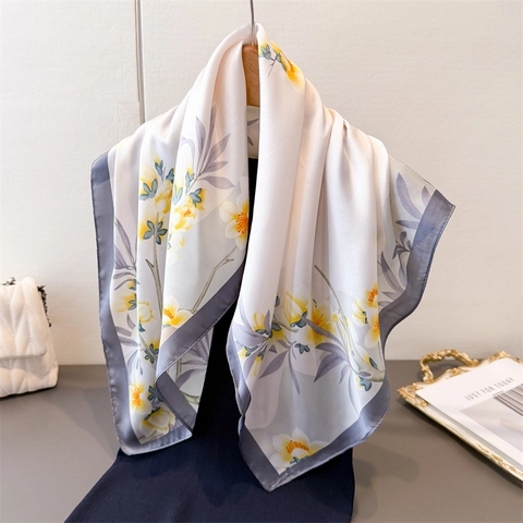 Elegante Foulard Quadrato in Raso Con Stampa Floreale da Donna Bandana Leggera Simil Seta Foulard da Collo Accessori Moda