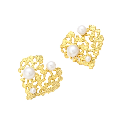 Vintage Gold Hohl Herzform Lava Textur Legierung Ohrstecker Mit Weißen Künstliche Perlenimitaten Barock Stil Frauen