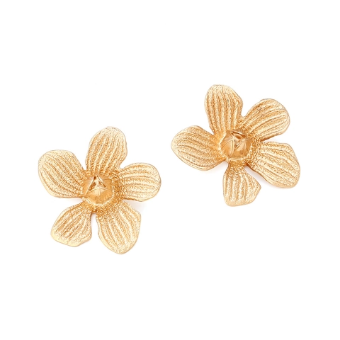 Vintage Overdreven Gouden Bloem Oorknopjes Geborsteld Legering Floraal Ontwerp Statement Sieraden Voor Dames