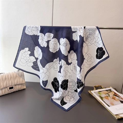 Frans Retro Dames Vierkante Sjaal Satijnachtig Polyester Camelia Bloemenprint Visgraat Elegant Nek Hoofdwikkel
