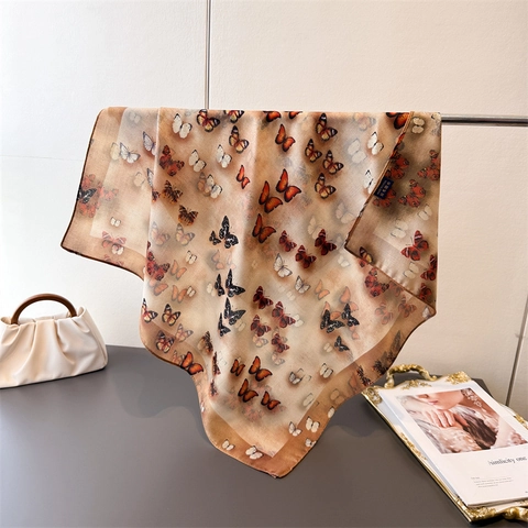 Écharpe Carrée Élégante Avec Imprimé Papillon Et Plume Polyester Soyeux Protection Solaire Mode Pour Femmes