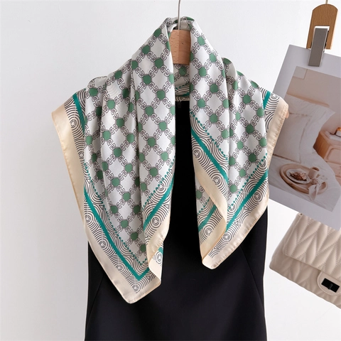 Elegant Square Scarf Polyester Satin Satin Geometric Chain Print Head Neck Wrap Fashion Accessory For Women