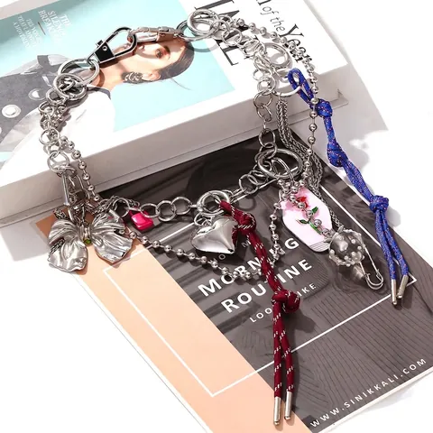 Collar Multicapa Y2K Aleación Zinc Flor Esmalte Colgante Corazón Lazo Alfiler De Gancho Punk Retro Joyería Para Mujer