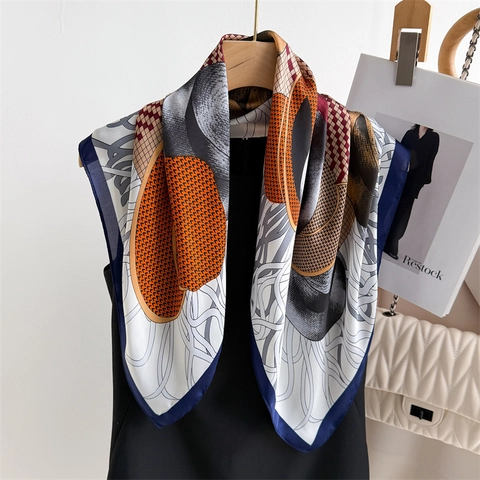 Elegante Sciarpa Quadrata Sensazione Raso Poliestere Stampata Motivo Cappello Geometrico Versatile Bandana Per Donne