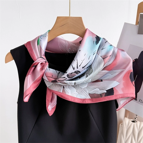 Carré De Satin Élégant Satin De Polyester Imprimé Floral Lotus Foulard Polyvalent Pour Femmes Style Chic Mode OL