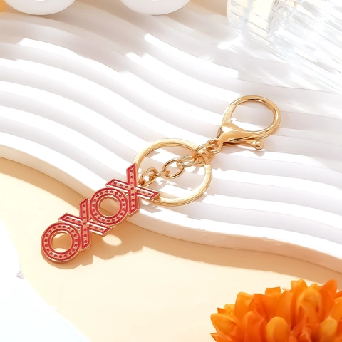 Porte-Clés Pendentif Lettre XOXO Alliage Métallique Doré Émail Rouge Motif À Pois Fermoir Mousqueton Accessoires De Mode