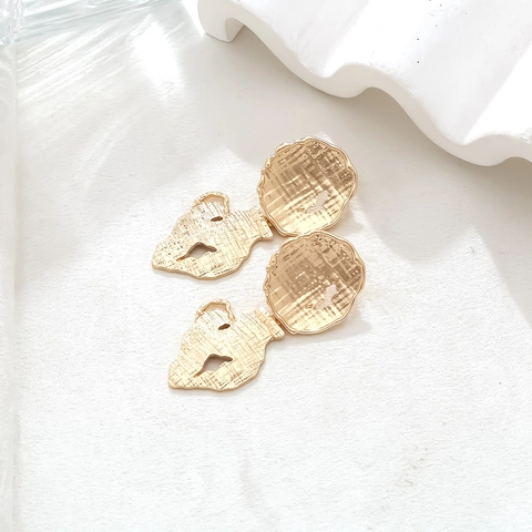 Orecchini Pendenti in Lega di Zinco a Forma di Giarra Vintage Con Texture Martellata e Design Traforato Oro Donna