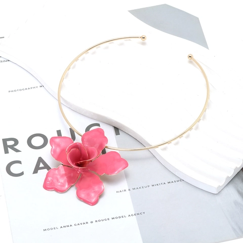 Halsreif Mit Großem Rosa Emaille Blumenanhänger Legierung Stereoskopischer Blumiger Statement Schmuck Für Damen