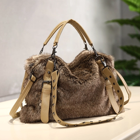 Mode Dames Imitatiebont Tote Bag Grote Capaciteit Winter Warm Pluche Schoudertas Met Klinknagels PU Leren Riem Handtas Bruin