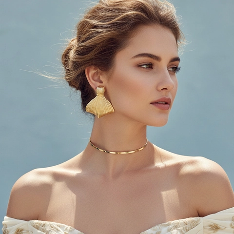 Vintage Fächerförmige Plissierte Hängeohrringe Für Damen Zinklegierung Mit Edelstahl Ohrstecker Retro Gold Textur