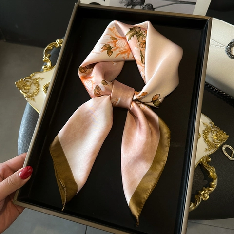 Foulard Carré Élégant À Imprimé Fleuri Imitation Satin Polyester Satin Carré De Cou Pour Femmes Bandeau Léger Et Stylé