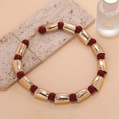 Collana Statement Geometrica Piastre In Lega Dorata E Perle In Resina Rosso Scuro Gioielli Di Moda Per Donna