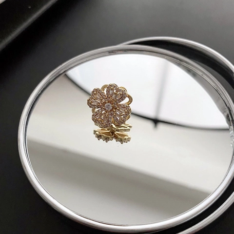 Draaibare Bloem Klaver Speld Verguld Koper Met Zirkonia Mode Sieraden Dames Pak Kraagspeld