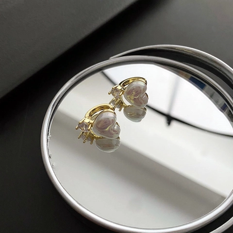 Boucles d'Oreilles Créoles Élégantes en Zircon Forme de Cœur Cuivre Plaqué Or Perle Synthétique Petites Boucles pour Femmes