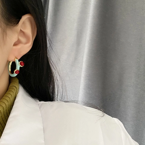 Vintage Contrast Kleur Hoop Oorbellen Voor Vrouwen Lichtblauw Email En Rode Kraal Inzet Koper Retro Geometrische Sieraden