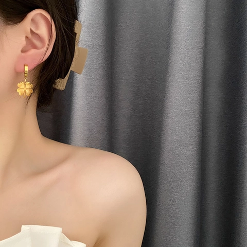 Pendientes De Aro Con Trébol Acero De Titanio No Se Desvanece Lujo Nicho Diseño Estilo Minimalista Para Mujeres