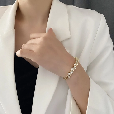 Französisch Leichter Luxus Kupfer Manschettenarmreif Für Damen Mit Funkelndem Zirkon Geometrisch Elegant Offenes Armband