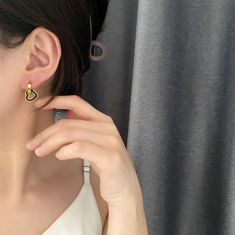 Orecchini A Cerchio Con Pendente A Cuore In Acciaio Al Titanio Con Smalto Nero Stile Minimalista Vintage Gioielli Da Donna