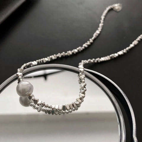 Künstliche Perlenanhänger Halskette Unregelmäßige Gebrochene Silberne Metallperlen Schlüsselbeinkette Elegantes Minimalistisches Juwel
