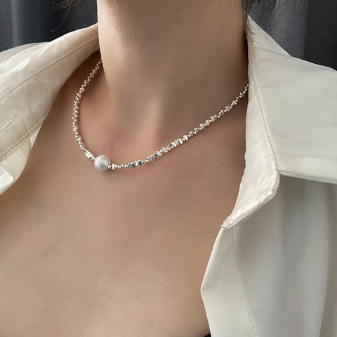 Künstliche Perlenanhänger Halskette Unregelmäßige Gebrochene Silberne Metallperlen Schlüsselbeinkette Elegantes Minimalistisches Juwel