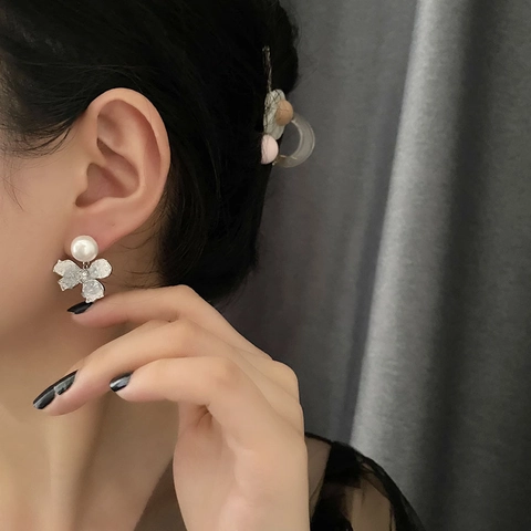 Elegant Floral Artificial Pearl Stud Earrings With 925 Sterling Silver Earring Post Light Luxury Flower Jewelry For Women
