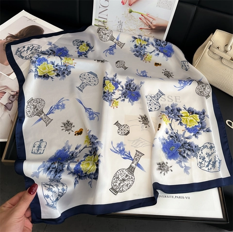 Elegante Vierkante Sjaal Voor Dames ImitatieSatijn Bedrukt Blauw Wit Porselein Retro Patroon Zonbescherming Halsdoek