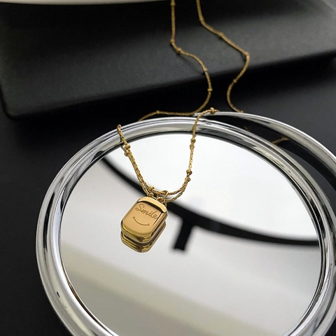 Collana Pendente Minimalista Acciaio Al Titanio Conchiglia Doppia Faccia Sorriso Inciso Rettangolo Catena Di Perline