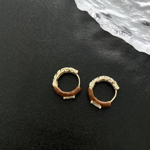 Orecchini A Cerchio In Rame Geometrici Retrò Con Smalto Marrone Texture Martellata Zircone Rettangolare Per Donne