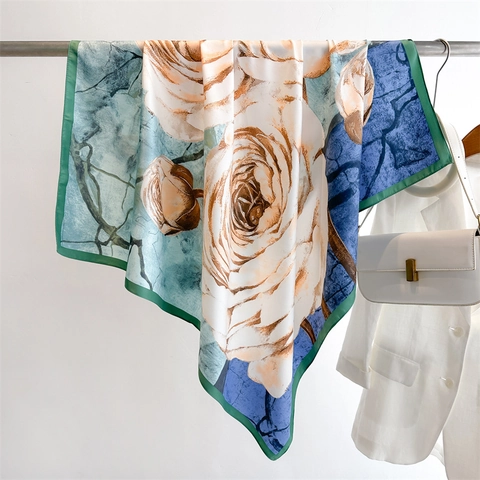 Elegante Foulard Quadrato in Raso con Stampa Rose per Donna Bandana Grande in Saia Floreale Scialle Protezione Solare Accessorio