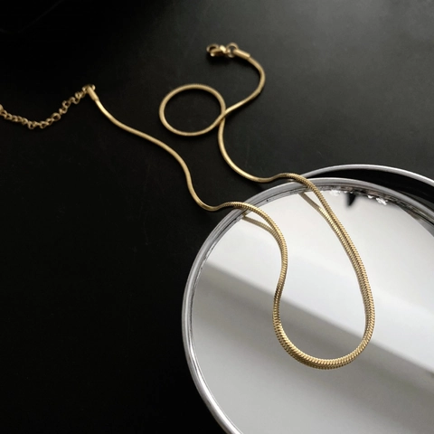 Collier Chaîne d'Os de Serpent Carrée en Acier Inoxydable Minimaliste pour Femmes Plaqué Or 18K Bijou de Mode Élégant Quotidien