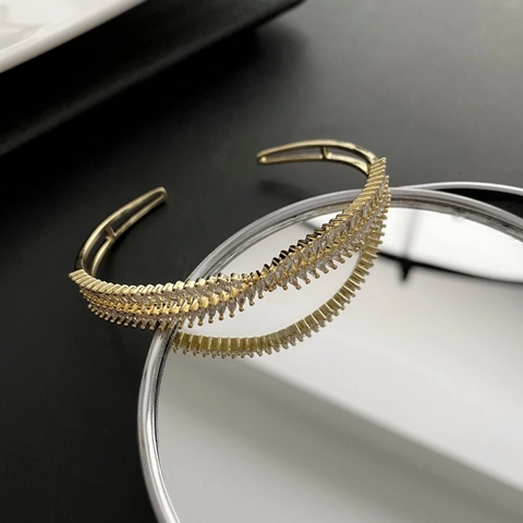 Elegante Crossover Open Manchet Armband Voor Dames Koper Rij Marquise Zirkoon Inlay Luxe Minimalisme Bangle