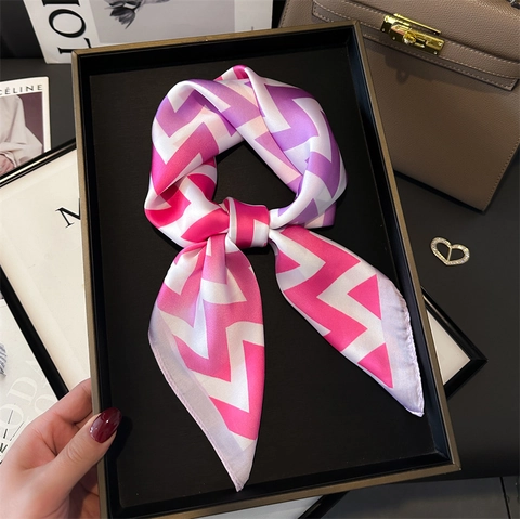 Elegant Zigzag Wave Pattern Square Scarf Gradient Color Satin Imitation Satin Fashion Neck Head Wrap For Women