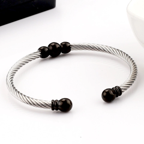 Twisted Cable Cuff Armreif Edelstahl Schwarze Perlen Verstellbar Offen Minimalistischer Industrieller Stil Unisex