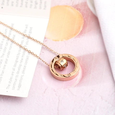 Κολιέ Από Ανοξείδωτο Ατσάλι Rose Gold Ρωμαϊκοί Αριθμοί Μενταγιόν Με Διπλό Δαχτυλίδι Ζιργκόν Κοσμήματα