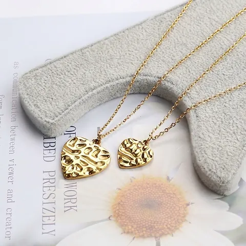Collar Con Colgante De Corazon Acero Inoxidable Chapado En Oro 18K Textura Martillada Vintage Elegante Mujeres