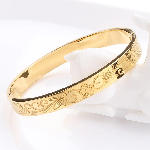 Floral Carved Hinged Bangle 18K Gold Plated Stainless Steel Wide Edge Cuff Bracelet Women Vintage Style Jewelry