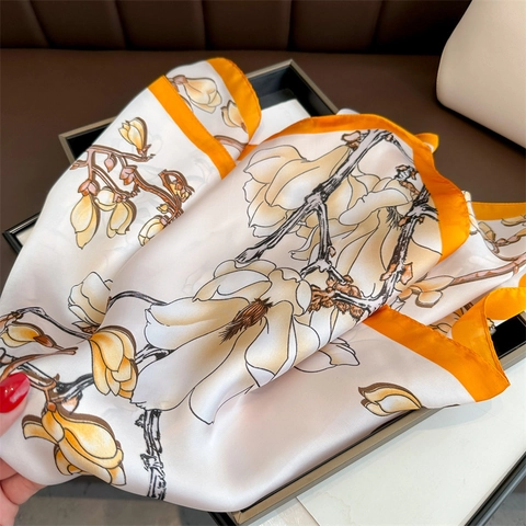 Magnolia Flower Print Square Scarf Satin Satin Feeling Neckerchief Elegant Headscarf Versatile Shawl Wrap For Women