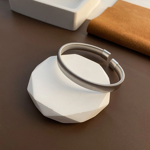 Bracciale Rigido Minimalista In Acciaio Al Titanio Da Donna Design A Molla Spirale Flessibile Regolabile