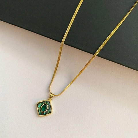 Französische Retro Quadrat Anhänger Halskette Titanstahl Schlangenkette Grüner Edelstein Abalone Muschel Inlay Damen Accessoire