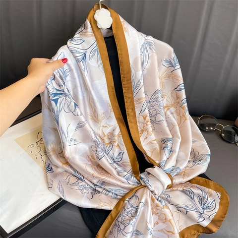 Elegante Sciarpa In Satin Effetto Raso Scialle Stampa Fiori Uccelli Grande Avvolgimento Solare Viaggio Testa Per Donna Accessorio Moda