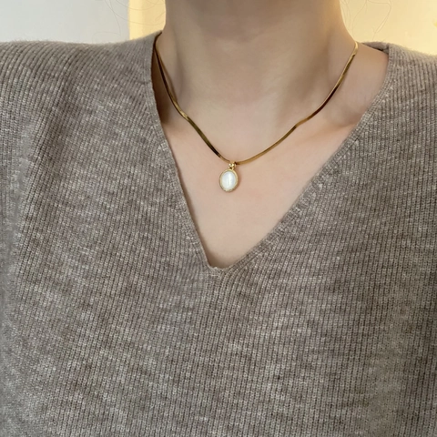 Oval Teardrop Shell Pendant Necklace For Women Vintage Elegant Titanium Steel Herringbone Snake Chain Copper Jewelry