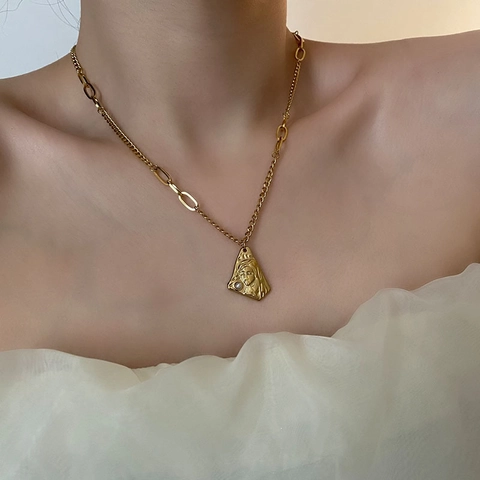 Collana Pendente Rilievo Ritratto Acciaio Titanio Vintage Perla Artificial Catena Asimmetrica Placcata Oro Donna Stile Francese